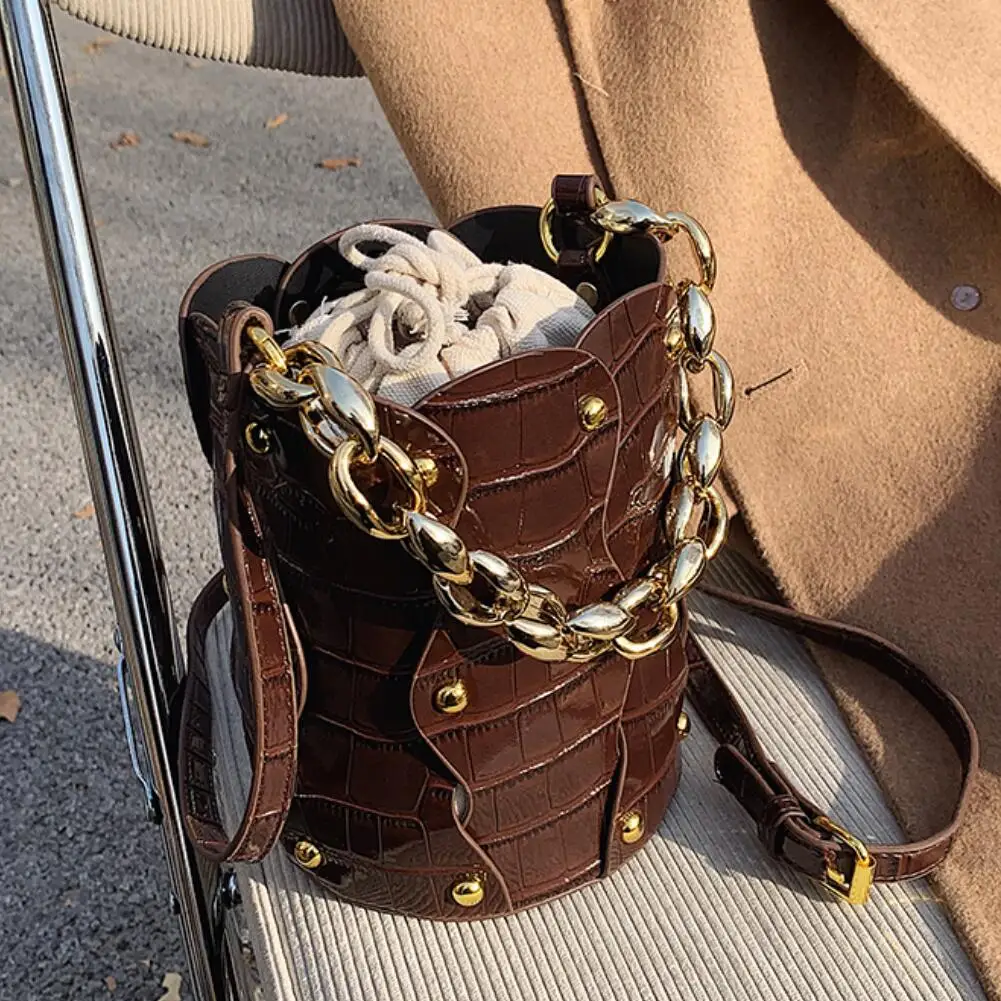 

Сумка-тоут женская с цепочкой и камнем, модная дизайнерская сумочка-мешок из высококачественной искусственной кожи, мессенджер на плечо с з...