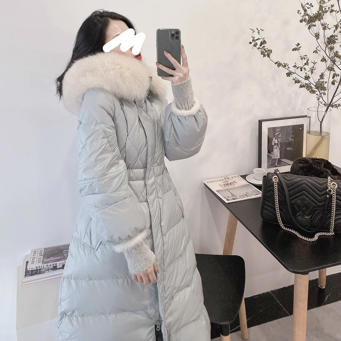 Светильник роскошный меховой пуховик с большим воротником из серебристого