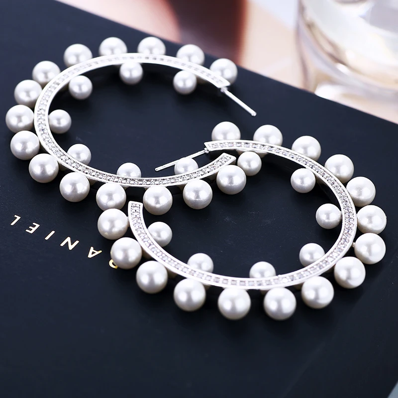 Женские жемчужные серьги-кольца с блестящим цирконием покрытием Новые