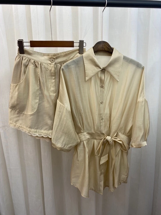 

2021 new women fashion lapel waist drawstring knotted waist see-through top + shorts suit 619