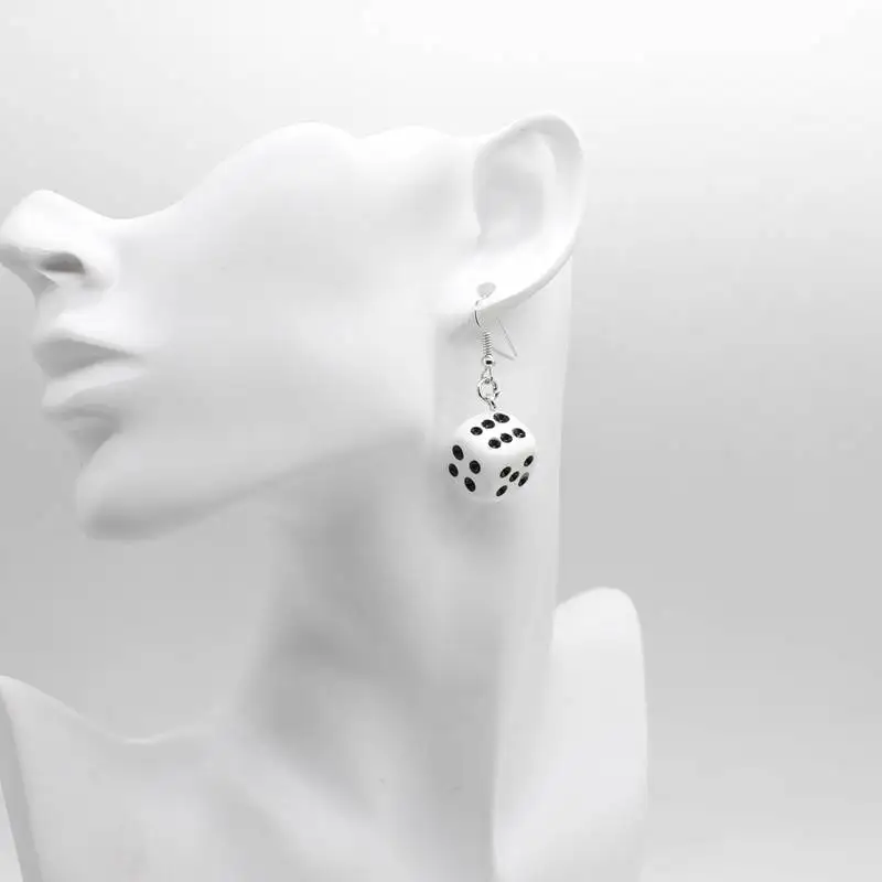 Яркие разноцветные 3D серьги-подвески с кисточками в стиле казино женские