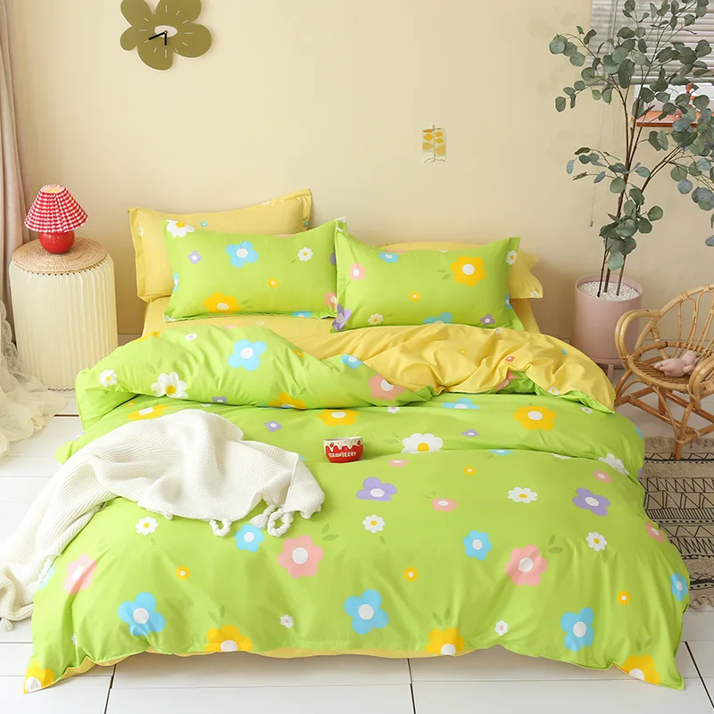 Комплект детского постельного белья с мультипликационным рисунком мягкое