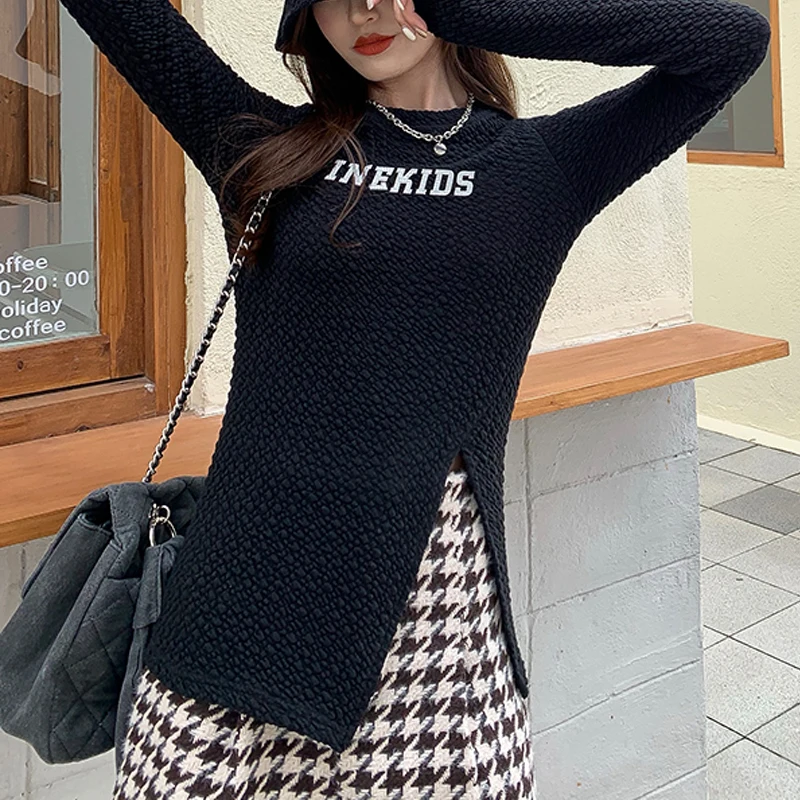 

Spring Women's Letter Embroidered Korean Style T Shirt Slim Long Sleeve Tee O Neck Casual All Match Slit Tops Lady 2021 T12988X