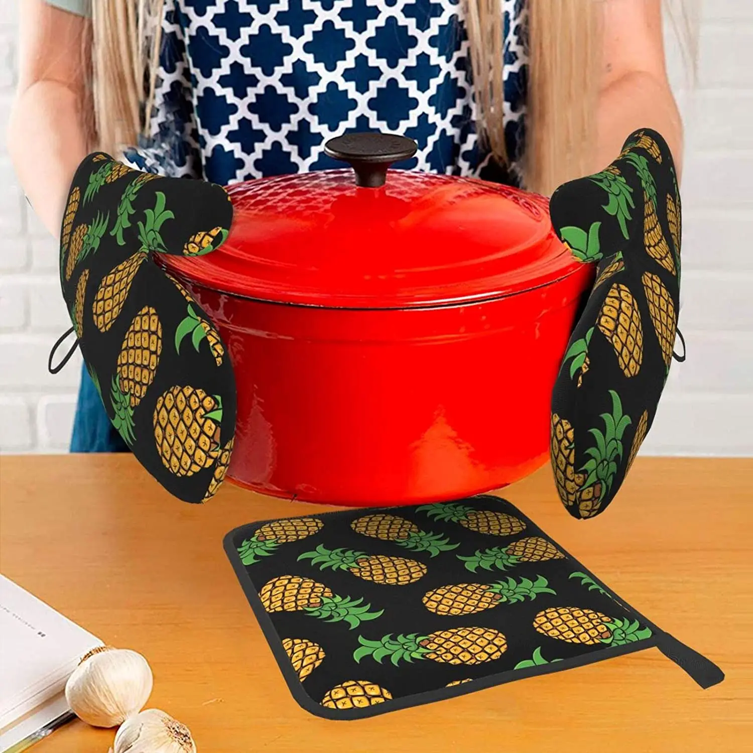 

Tropical Pineapple Oven Glove And Pot Set Set Hawaiian Summer Fruit Heat-Resistant Kitchen Microwave Oven