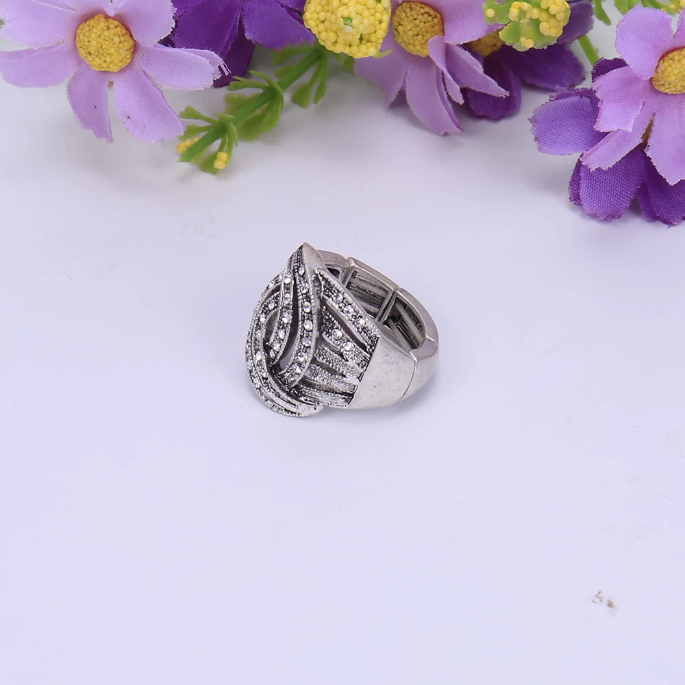 Женское винтажное геометрическое кольцо эластичное регулируемое с кристаллами