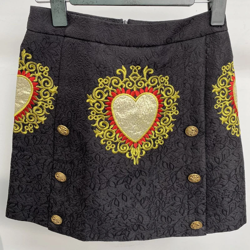 

Retro Mini Skirt, Heart-Shaped Embroidered A-Line Skirt, Black Jacquard Skirt and Dark Patterns, Double-Breasted A-Line Skirt