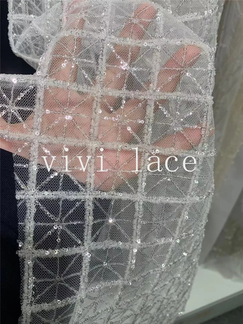 

В наличии HS002 Высококачественная новоприбывшая Французский кружевной ткани с украшением в виде кристаллов Цвет сетки блестки Тюль Кружева ...