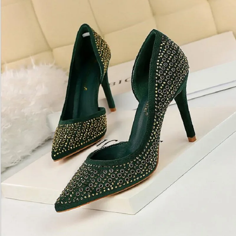 Пикантные женские туфли-лодочки из флока на высоком тонком каблуке с острым