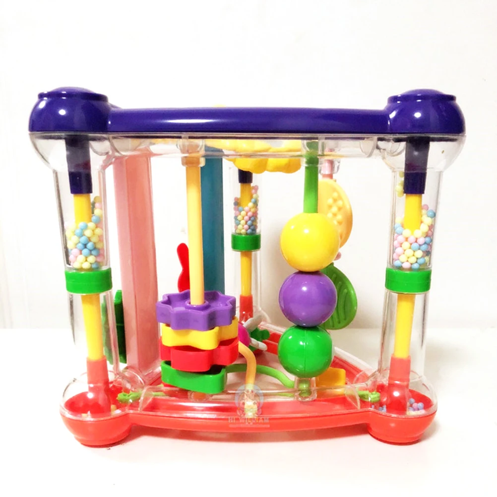 Детская треугольная игрушка погремушка с откидной крышкой развивающая для