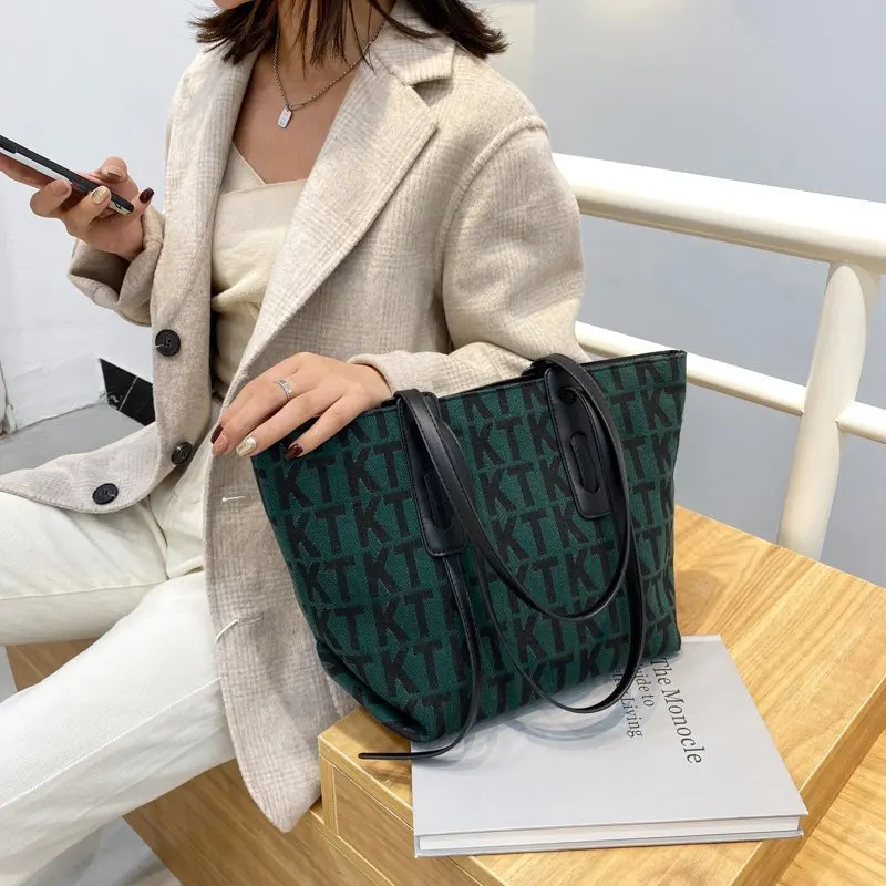 

Сумка-тоут женская, на одно плечо, с диагональными буквами