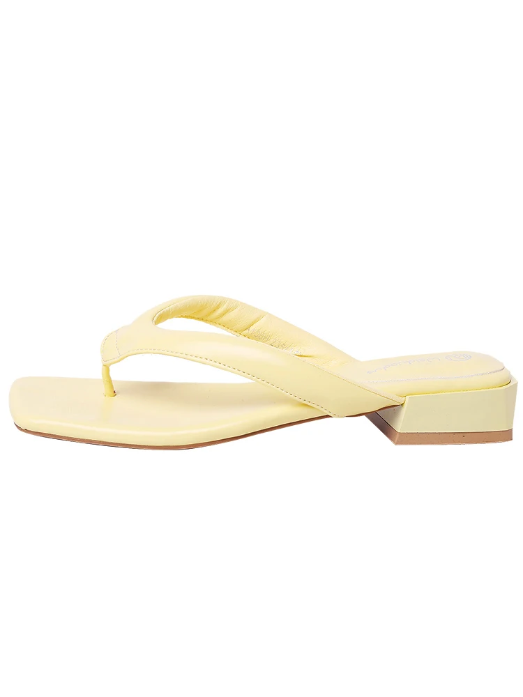

Flip-flops women's summer outer wear fashion 2021 new version of simple versatile solid color thick heel ladies daily slippers