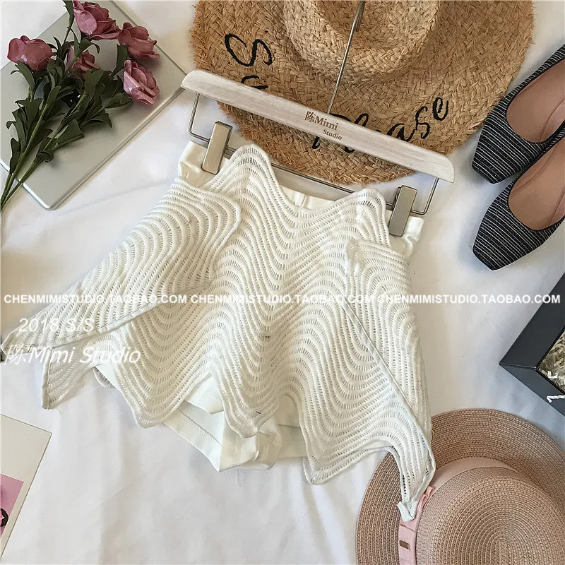 Новинка, весна-лето, женские кружевные шорты с высокой талией, водорастворимые цветы, юбки для девушек, нестандартные короткие штаны, юбка - Цвет: Бежевый