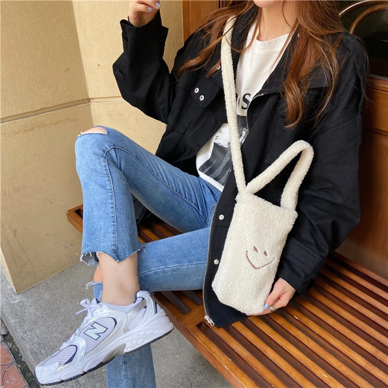 

Cow Spot Pattern Winter Plush Water Bottle Holder Bags Cute Girl Diagonal Soft Bag Shoulder Bag New Totes Women Handbag