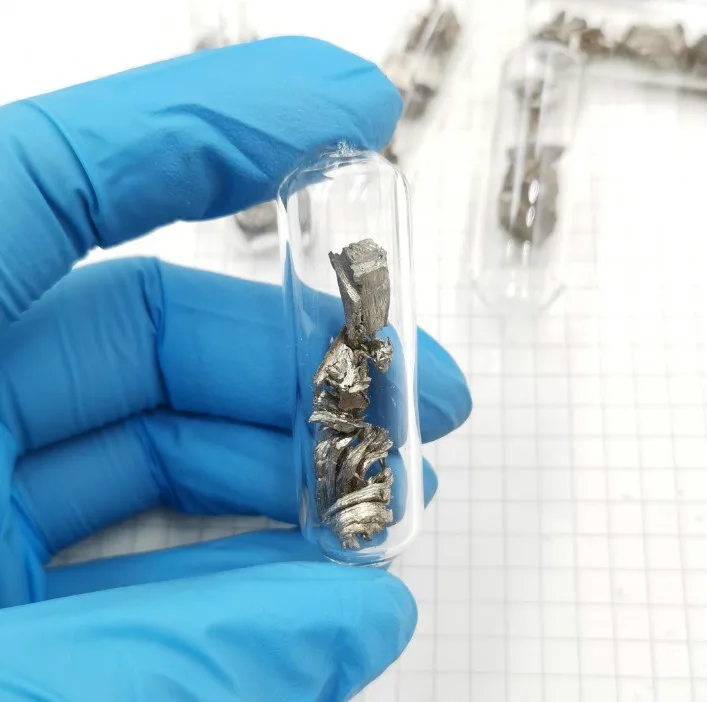 

Ytterbium Pure Metal in sealed vial 5 gram