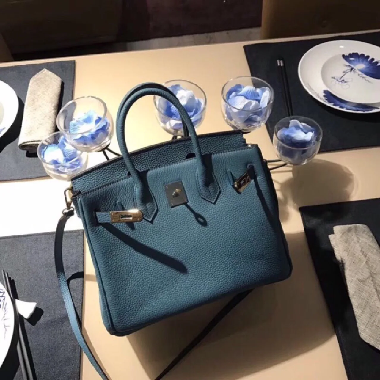 

2019 peacock blue and litchi grain leather cowhide bag for women's bag single shoulder Crossbody handbag fashionable and casual