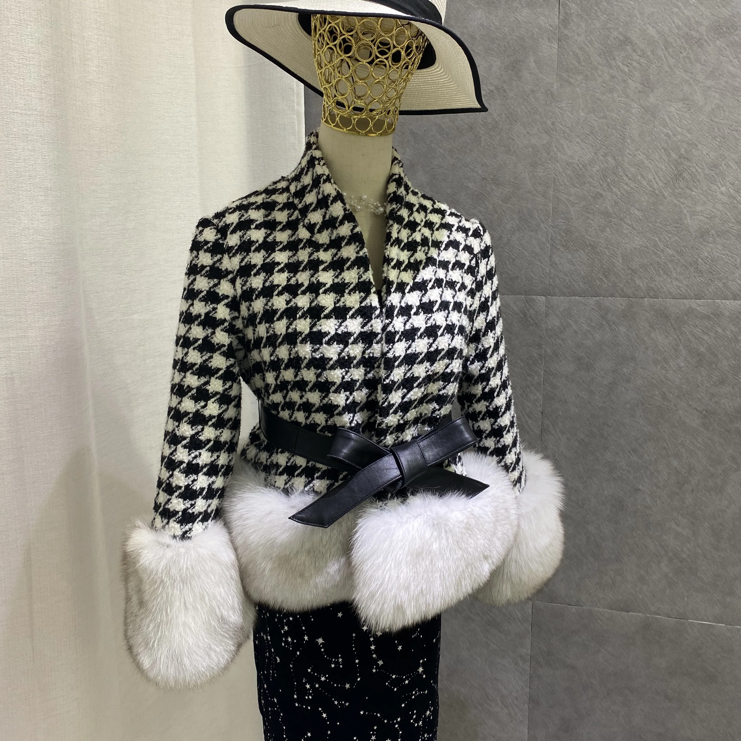 

Winter New Ladies Wool Houndstooth Coat With Real Fox Fur sleeves Hem Wool Blends Outerwear Ladies Streetwea