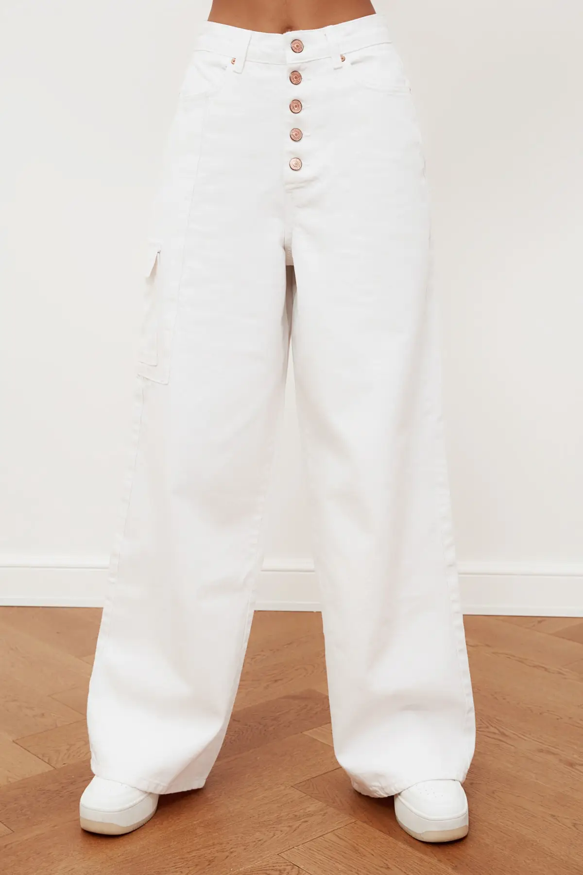 

Trendyol Front Button Pocket High Waist Wide Leg Jeans TWOSS21JE0431