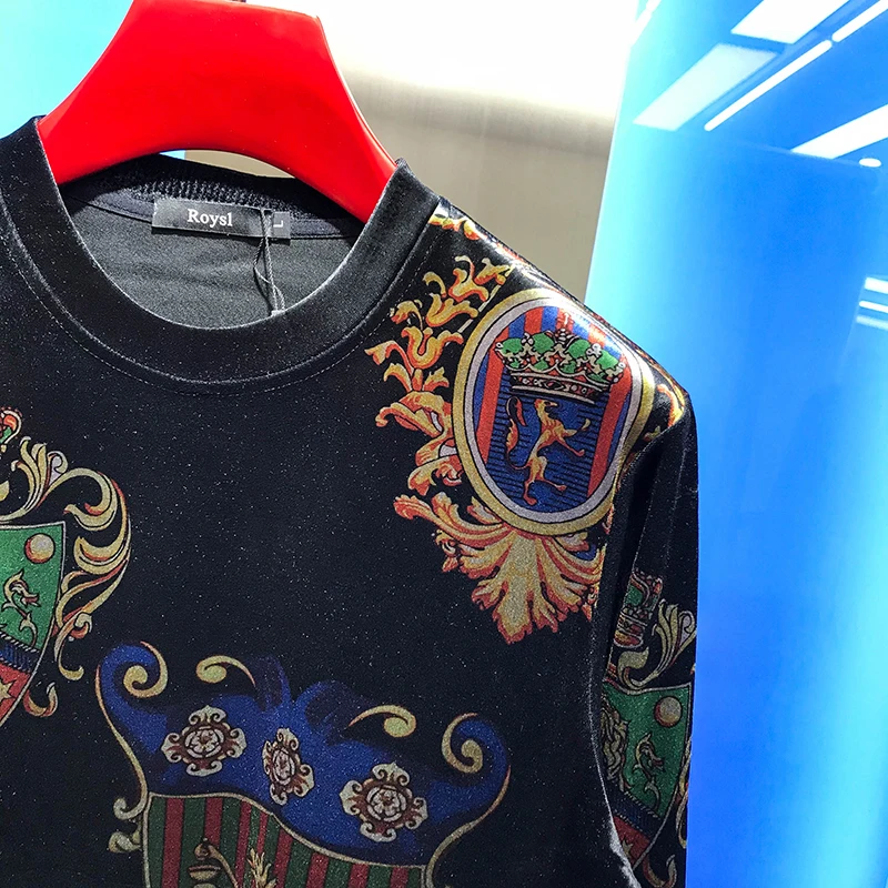 

New European style gold velvet personalized European style badge printing long sleeve slim fitting sweater round neck trend man