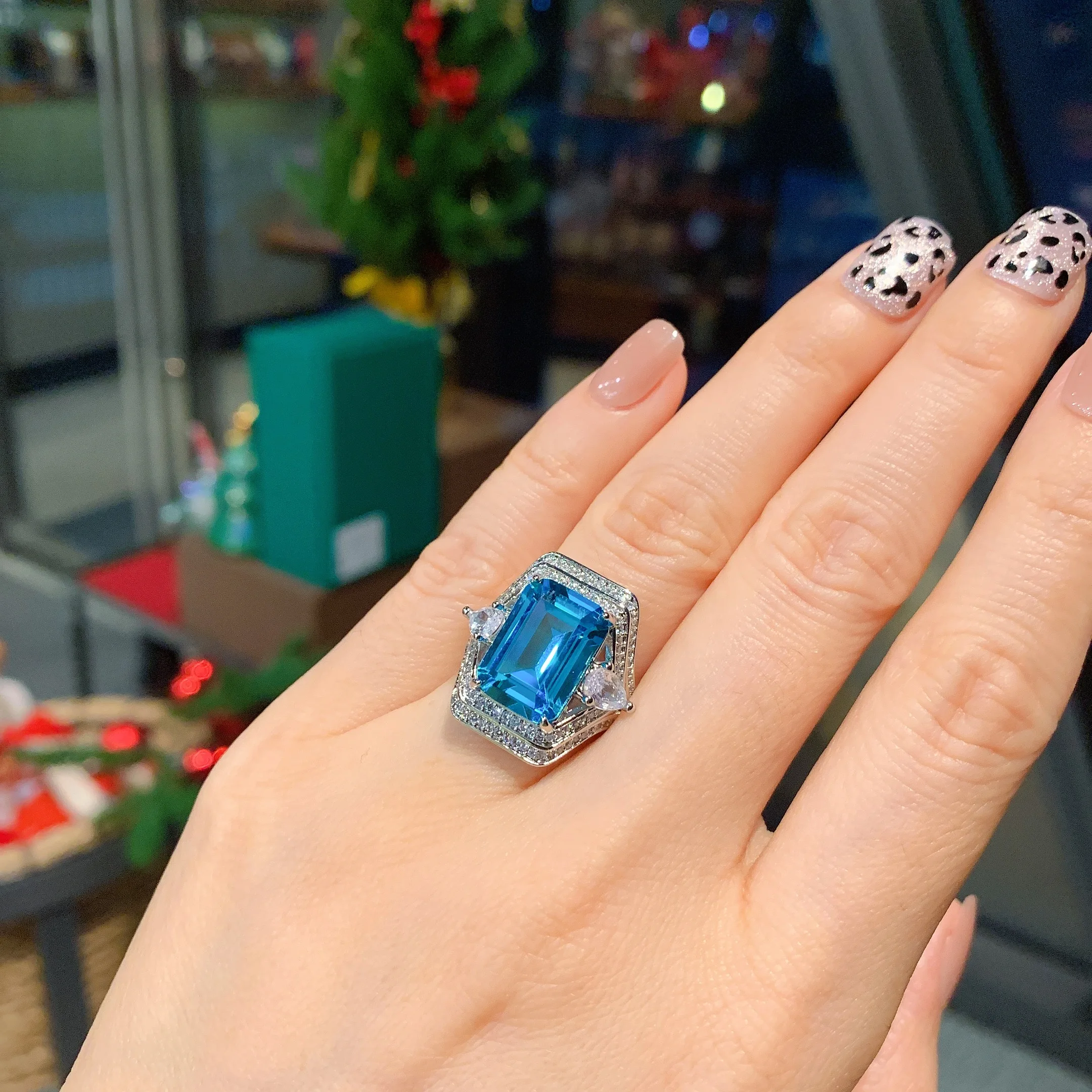 

EYIKA Luxury 10*14mm Square Aquamarin Gemstone Zircon Hexagon Ring for Women Anniversary Gift Bridal Wedding Statement Jewelry