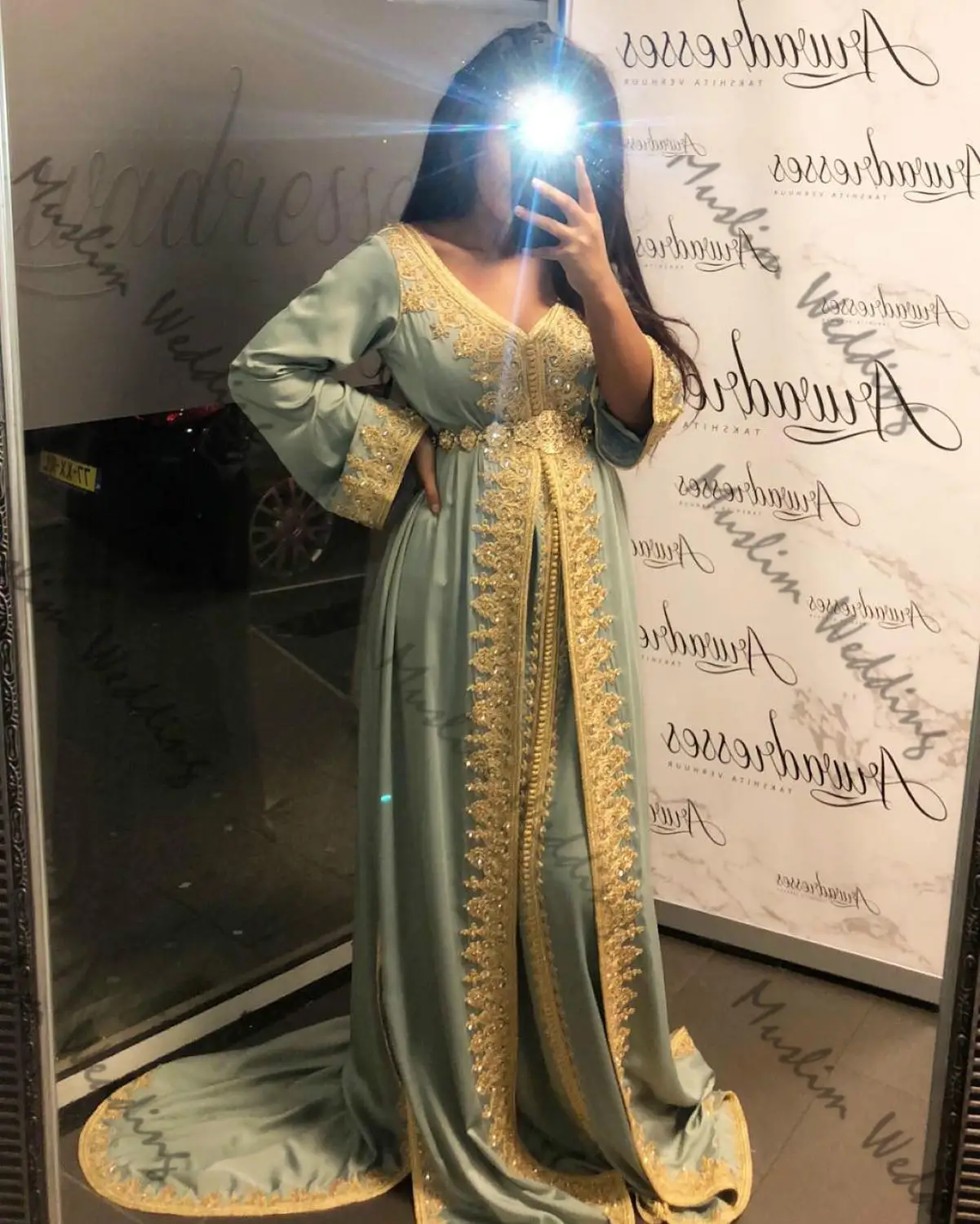 

Chic Sage Kaftan Muslim Evening Dresses 2020 Sexy V Neck Long Sleeve Gold Appliques Prom Dress Elegant Turkey Silk Evening Gown