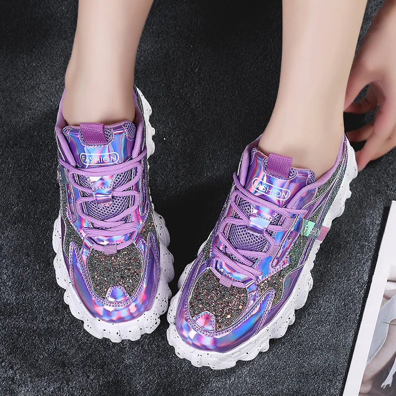 Женские кроссовки из натуральной кожи белые на массивной платформе со скрытым