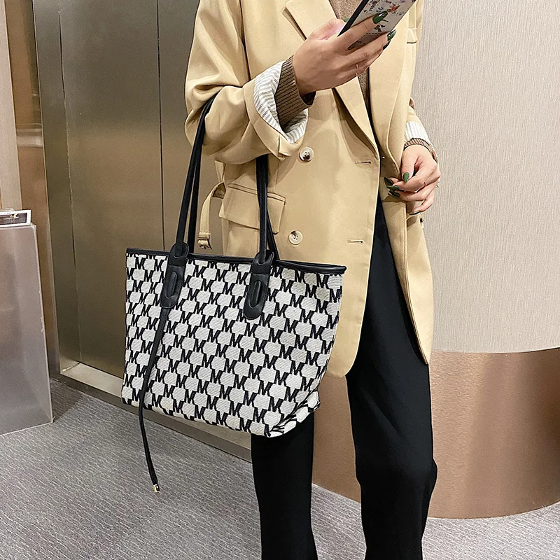 

2020 Autumn And Winter New Fashion Canvas Hand Bags For Women Luxury Designer Large Capacity Shopping Shoulder Bag Travel Bags