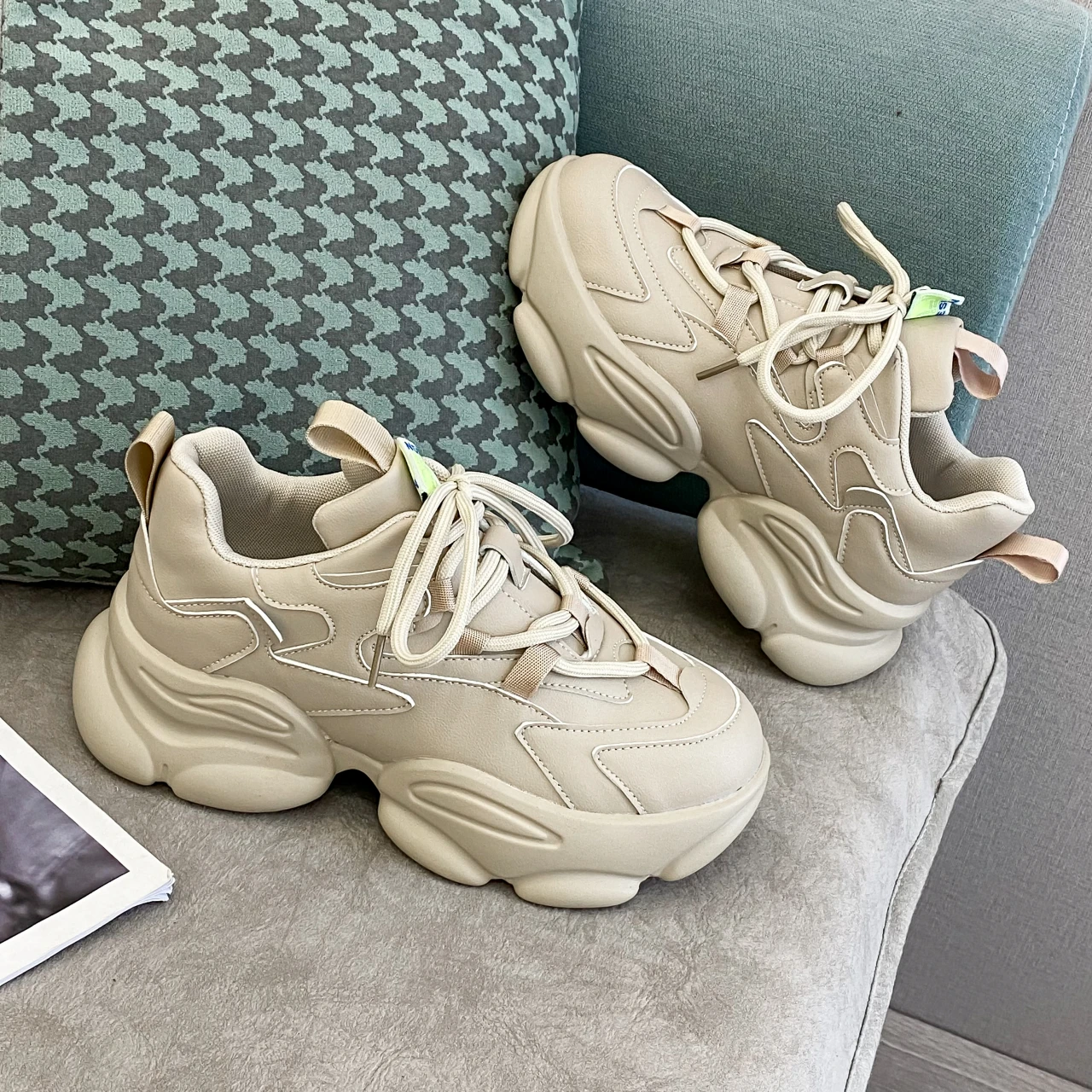 

Hot Sale 2021 Sports Feature Soft Outsole Breath Dance Shoes Sneakers for Woman Practice Shoes Modern Dance Jazz Shoes