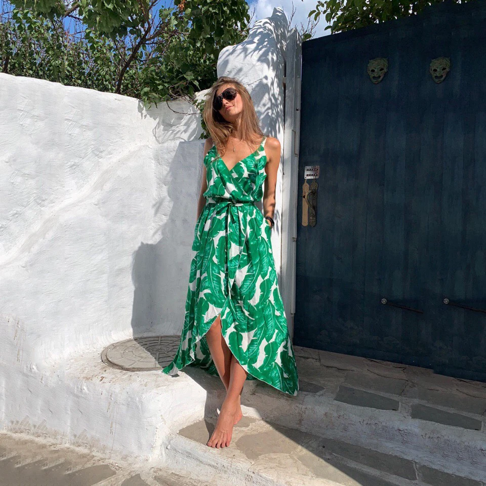 Женское винтажное платье в стиле ретро зеленое с трапециевидным вырезом без