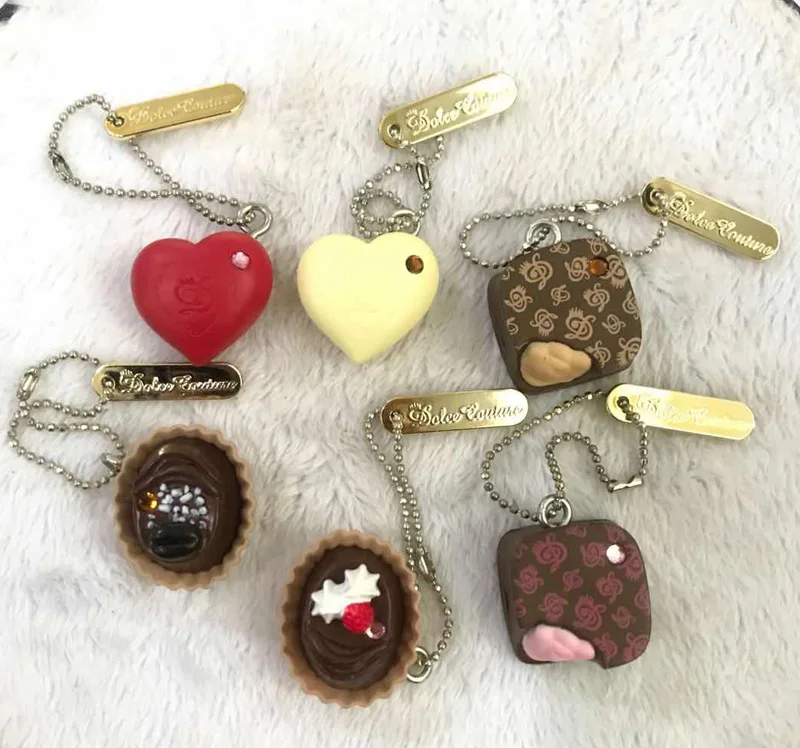 

Bandai Genuine CANDY TOY Afternoon Tea Heart Chocolate and White Chocolate and Liqueur Chocolate Phone Charms Action Figure