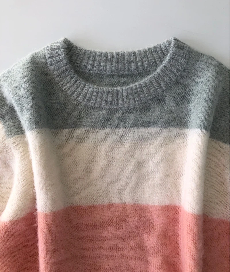 Женский свитер в радужную полоску с круглым вырезом CAMIA Studio | Женская одежда