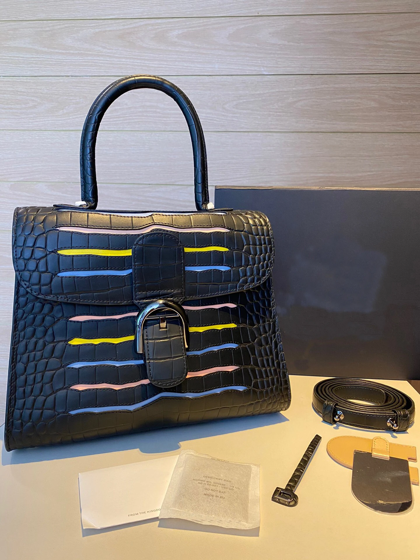 

2021 Latest Pattern Women's Leather Portable Shoulder Bag With Unique Design Luxurious Appearance And High Praise Rate