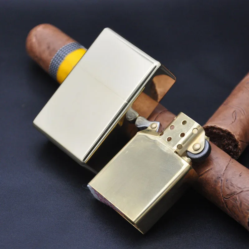 

Zorro new brass kerosene grinding wheel lighter, personality and creativity 912s white background armor classic lighter