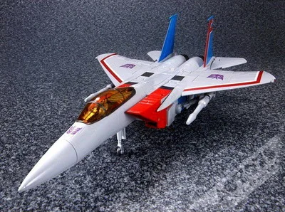 

Takara Tomy Transformers Masterpiece MP11 Starscream Western Animiation Action Figure Deformation Robot Gift Toys 14Cm