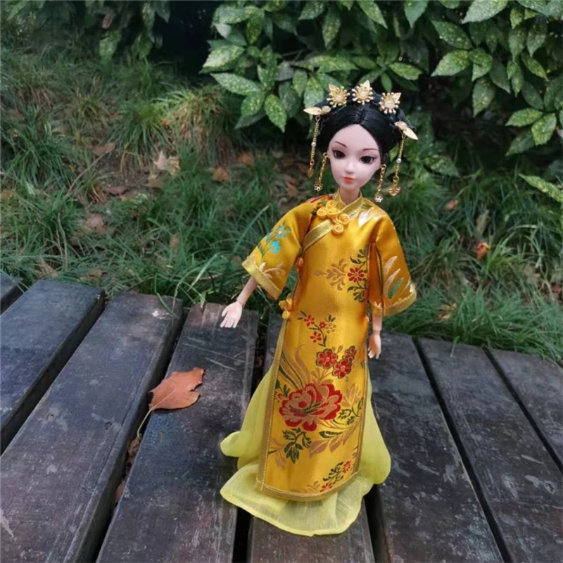 

Royal relatives Ancient Chinese princess Oriental Decor Doll, Chinese Doll with Silk Costume, Oriental Decorations for Home