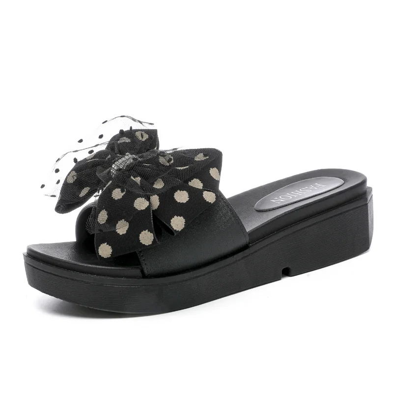 

2021 New Summer all-match women's slippers fashion outdoor wear non-slip thick-soled simple style Korean girls slippers