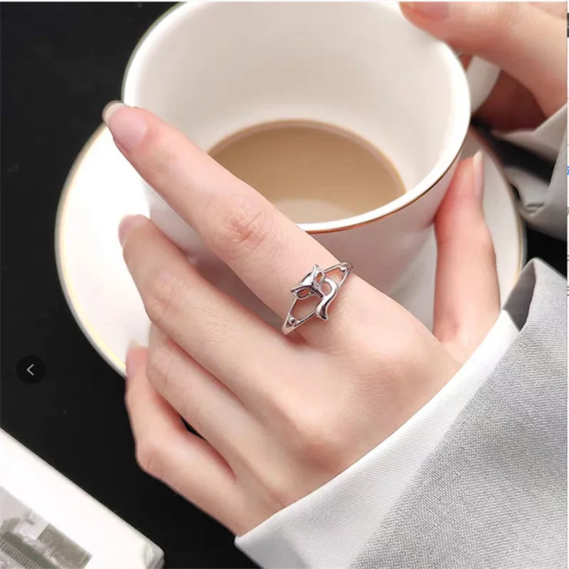 Кольцо женское регулируемое из белой бронзы с цветком персика | Украшения и