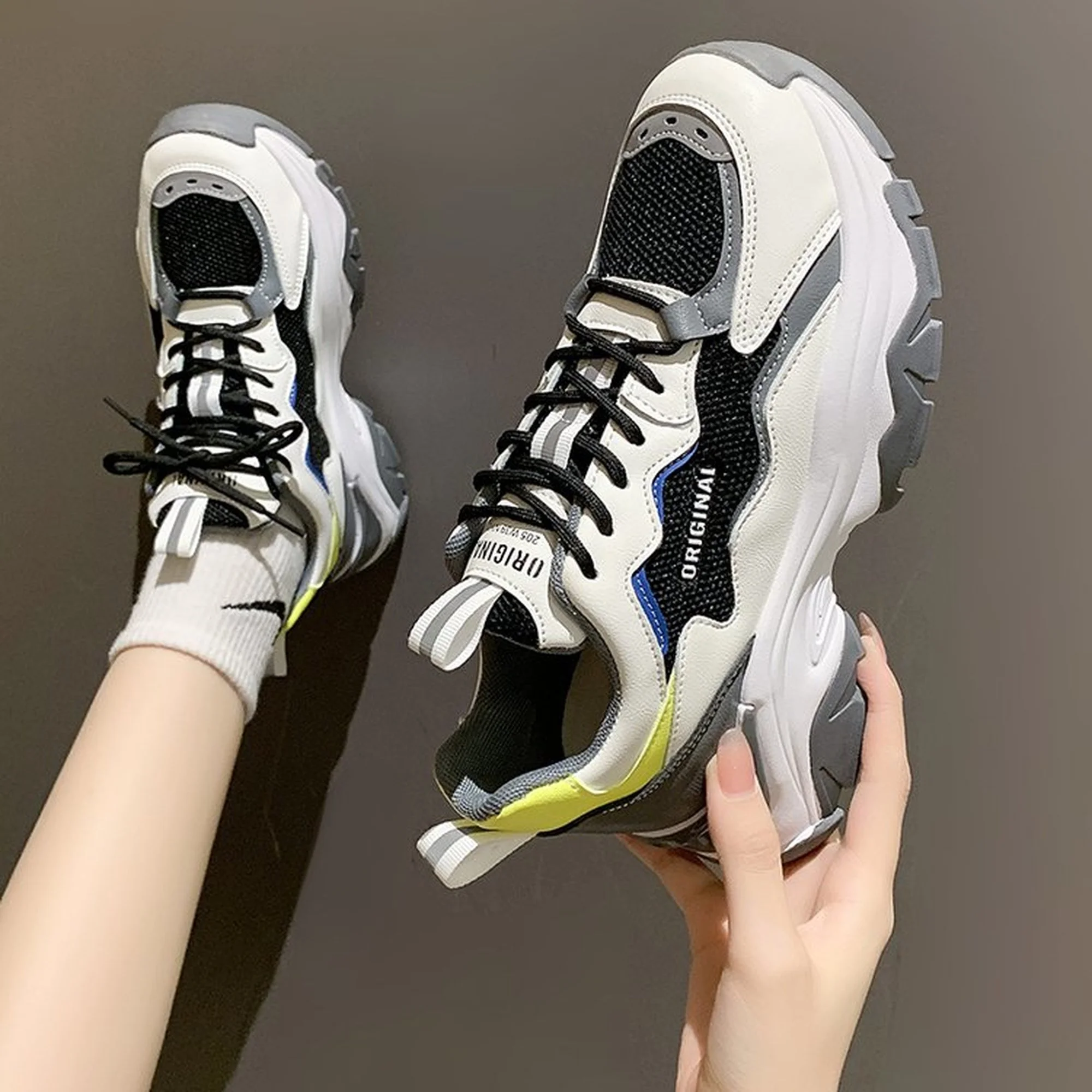 

Кроссовки женские на шнуровке, с круглым носком, на вулканизированной подошве