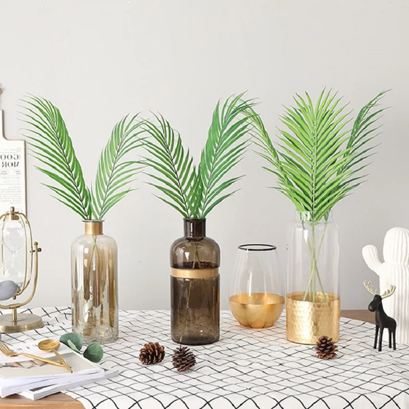 Зеленые растения с искусственными листочками искусственные тропические