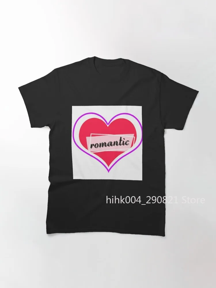 

Классическая футболка с романтическим принтом