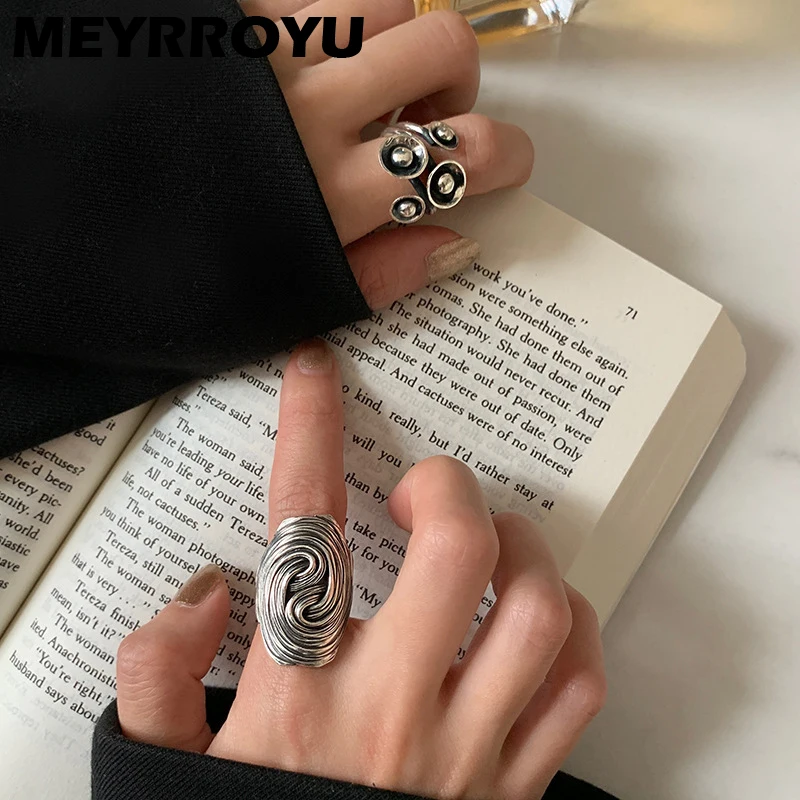 

MEYRROYU Sterling Silver Retro Flower Fashion Design Line Distorted Round Shape Punk Ring Girls Personalized 925 Jewelry Party