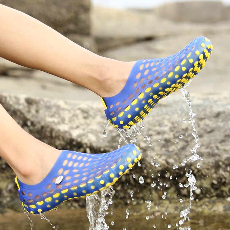 

High Quality Swims Mens Sneakers Breathable Soft Sole Men Swim Boat Socks Summer Slip-on Fretwork Men Quick-Drying Shoes