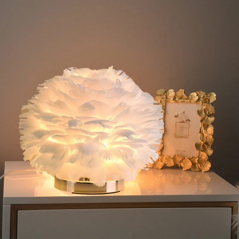 

Настольная лампа с перьями E27, креативный абажур с перьями для дома, гостиной, спальни вечерние НКИ, свадьбы, романтическое украшение