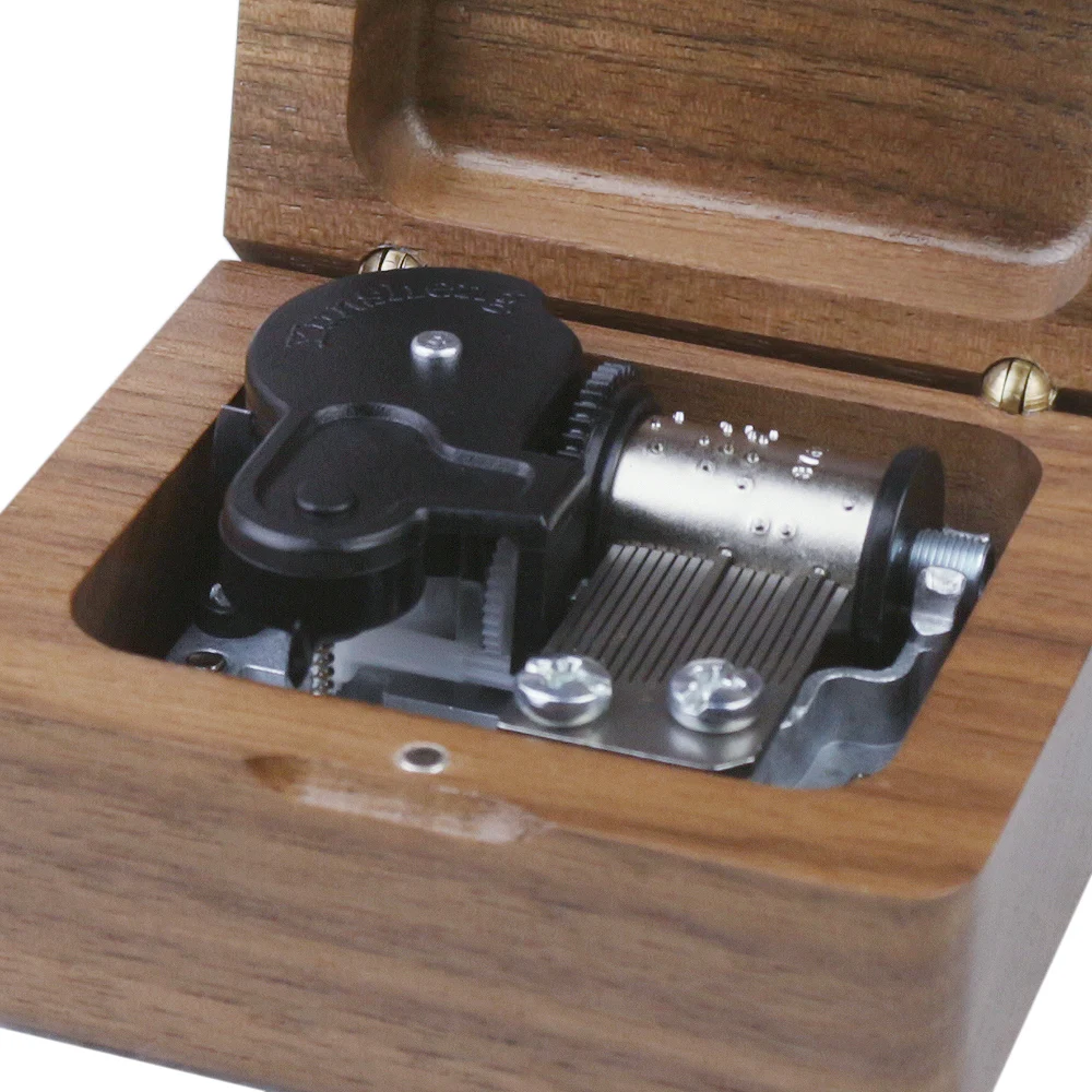 Деревянная музыкальная шкатулка Сейлор Мун ручной работы подарок на день