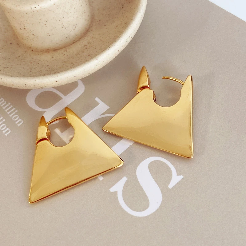 

Handbag Earrings S925 Silver Needle Women's Exaggerated Fashion Heavy Industry Geometric Smooth Triangle Niche Design Sense Gift