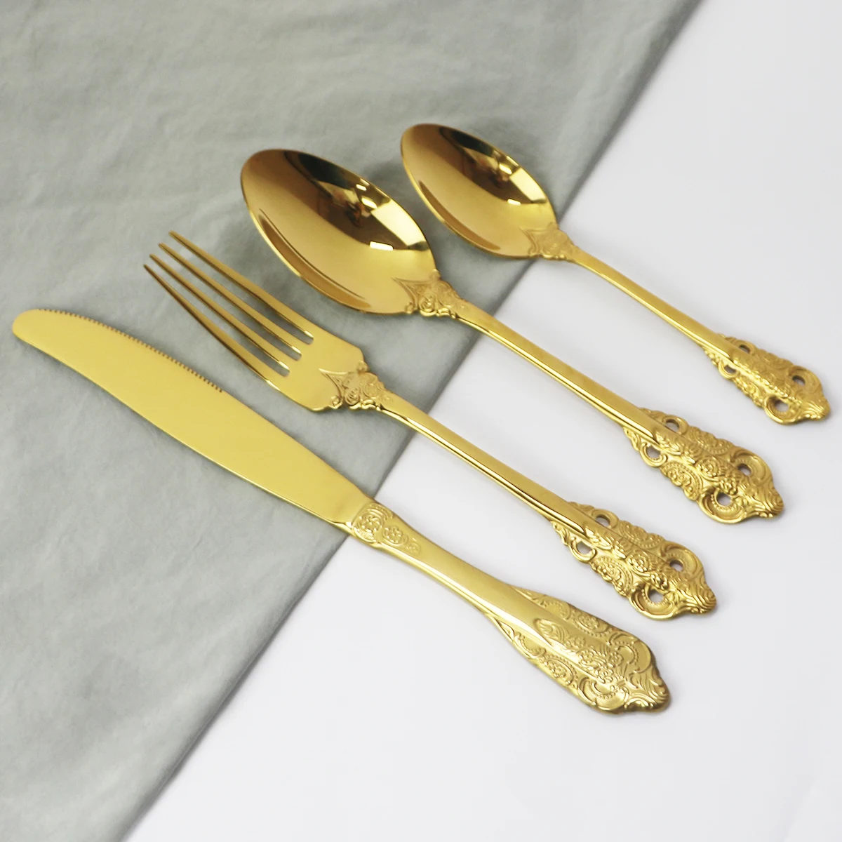 

24Pcs Gold Cutlery Set Western 304 Stainless Steel Dinnerware Set Vintage Tableware Set Knives Forks Spoon Dinner Silverware Set