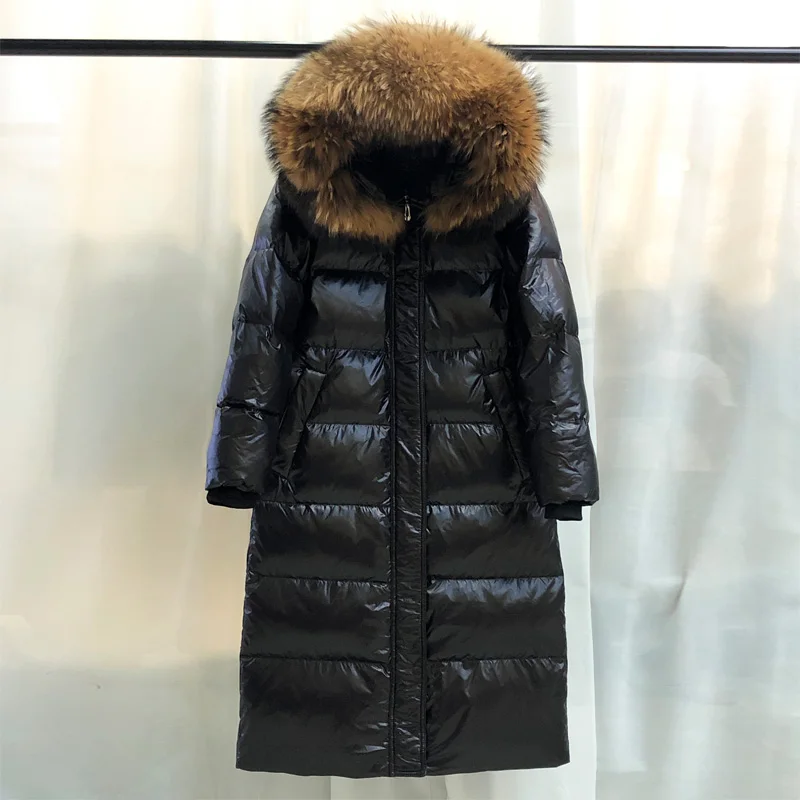 Женский пуховик с капюшоном из натурального меха енота длинная