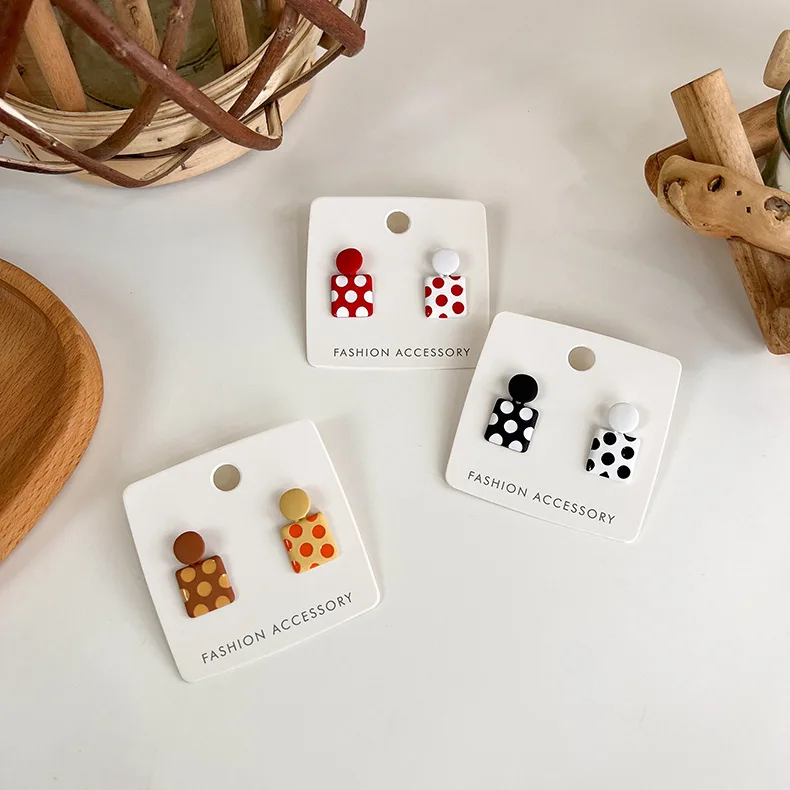 

Корейские новые модные черные белые красные точечные Геометрические Квадратные Асимметричные Висячие серьги для женщин оптом