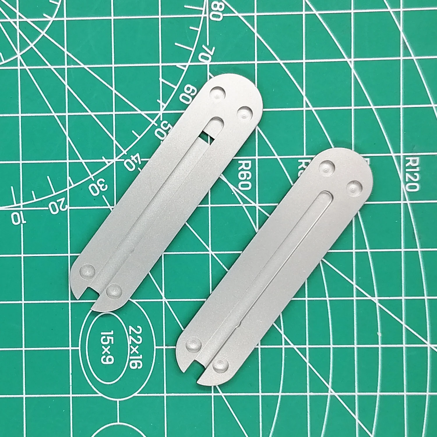 Сделанные на заказ весы из титанового сплава для швейцарского армейского ножа