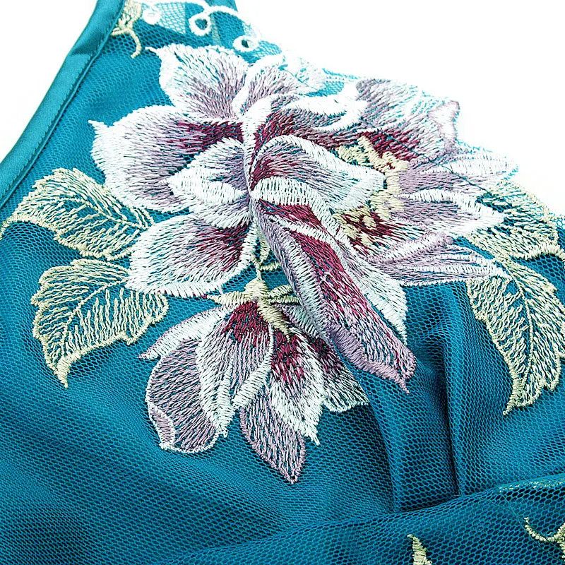 Женская атласная ночная рубашка пикантная с цветочной вышивкой пеньюар