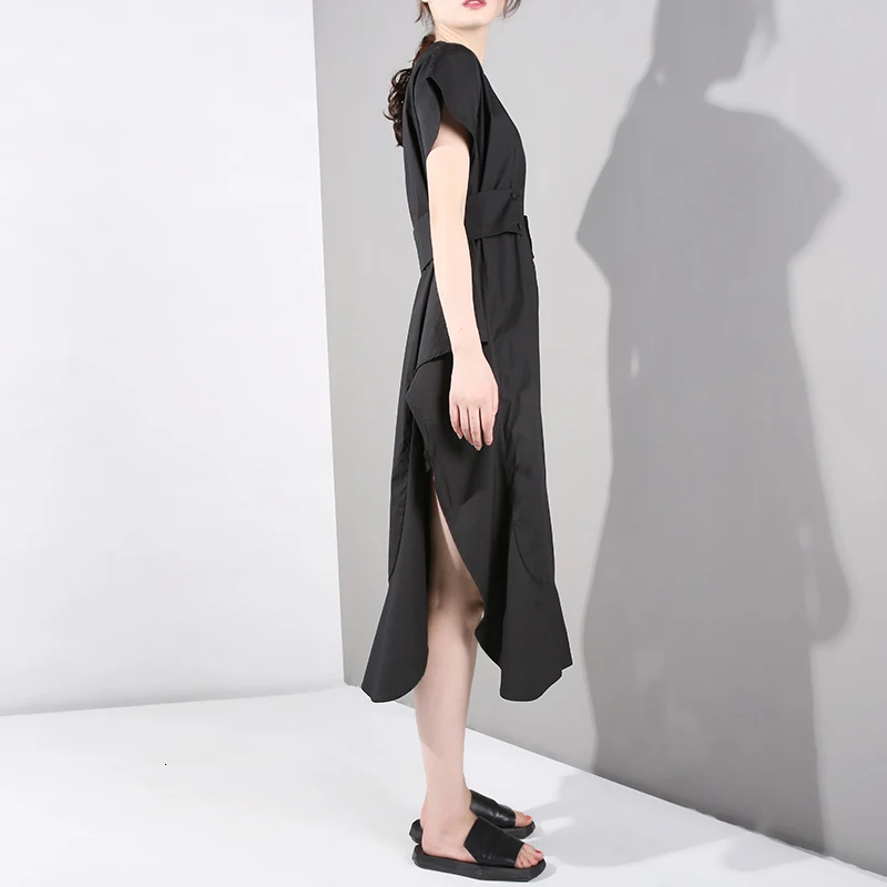 [EAM] Новинка года; сезон весна-лето; черное Свободное платье с круглым вырезом и коротким рукавом и оборками по бокам; женская мода; JS5680